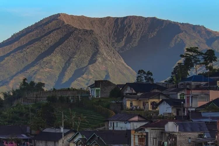 Gunung Bismo Wonosobo: Panggung Awan di Atas Tanah Surgawi