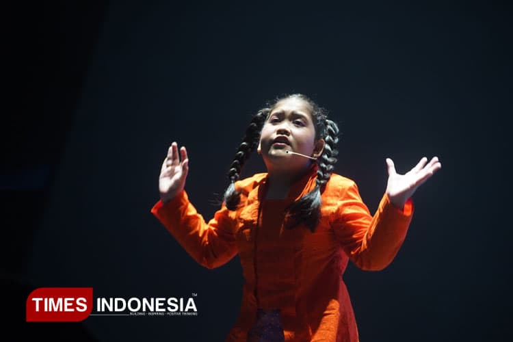 Festival Sastra Yogyakarta 2025 Dibuka Meriah, Ribuan Pecinta Puisi Tumplek Blek di Embung Giwangan