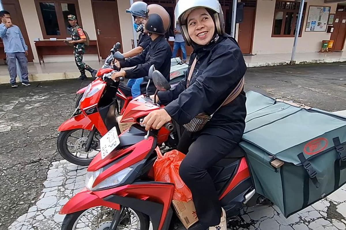 Dwi Lestari, Motor Kebaikan yang Menyusuri Desa-Desa di Gunungkidul Antar Makanan untuk Lansia