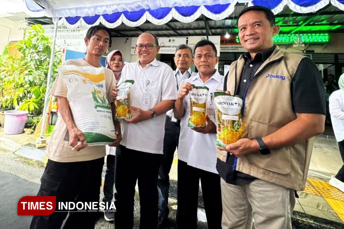 Jelang Idul Fitri 2026, Pemkot Yogyakarta-Bulog Salurkan Beras dan Minyakita ke Warga