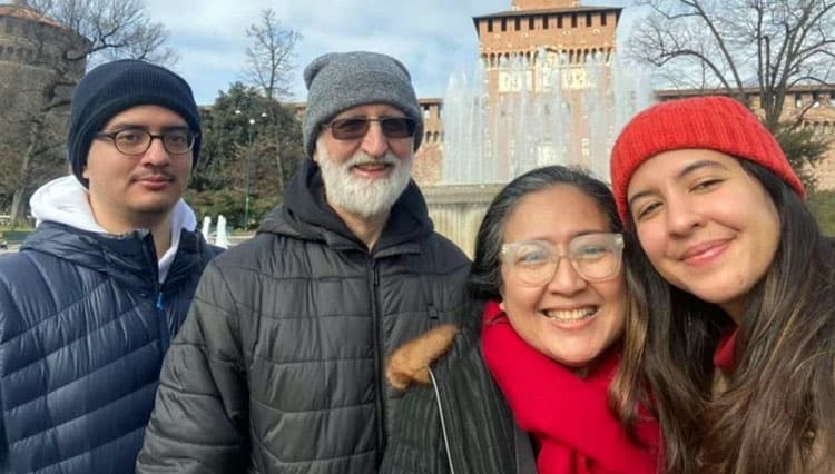 Kenangan Dewi Irawan Dampingi Sang Suami Berobat Sebelum Meninggal