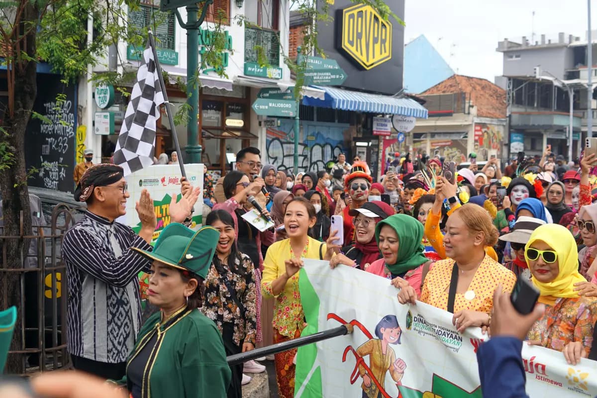 Cultural Fun Walk Jogja 2026: Ribuan Warga Berbusana Tradisional Semarakkan Kota, Budaya Jadi Daya Tarik Wisata