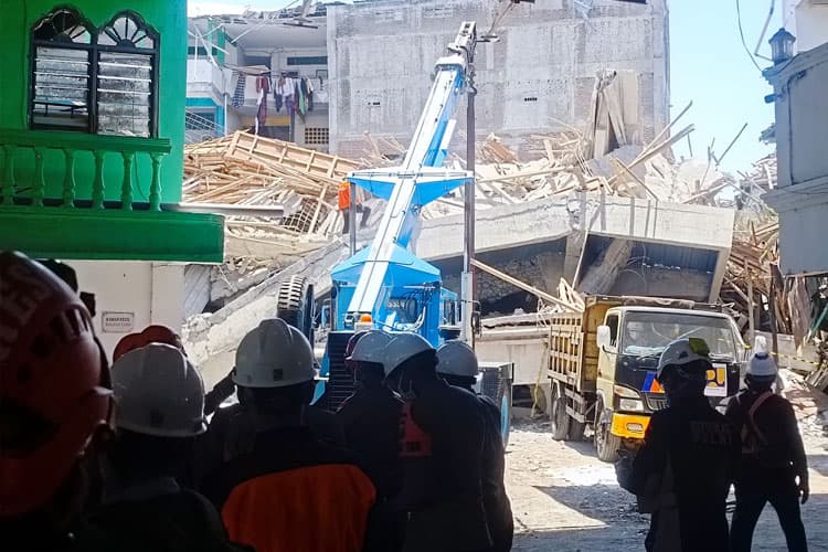 Basarnas: Jika Lapisan Paling Bawah Reruntuhan Musalah Ponpes Al Khosiny Terbuka, Evakuasi Korban Akan Lebih Mudah